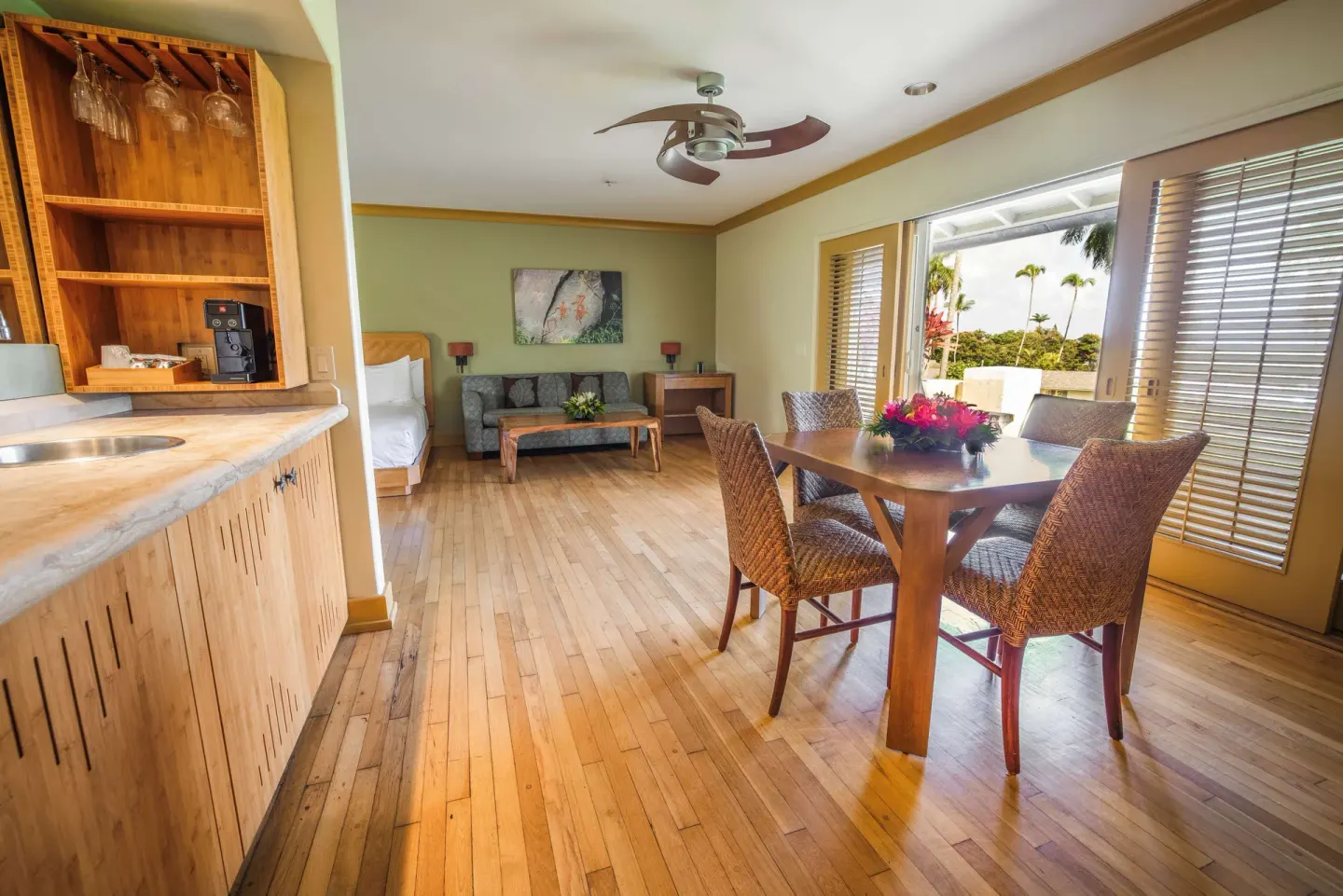 Room Garden View dining area and kitchenette at Hana-Maui Resort.