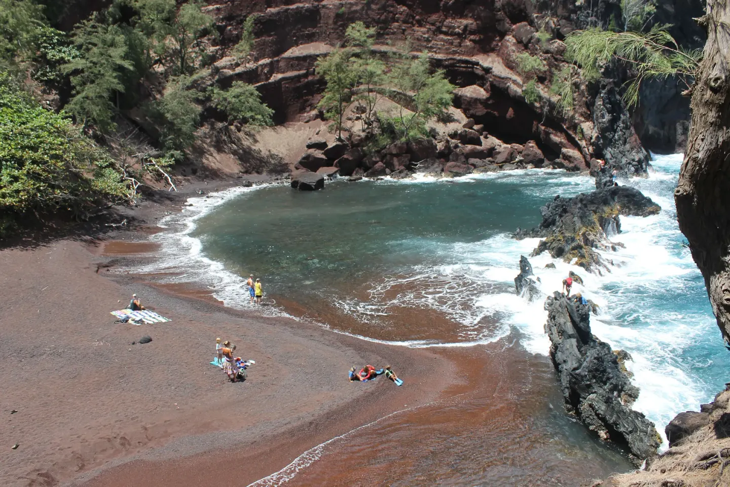 Red Sand Beach 10 Min Walk