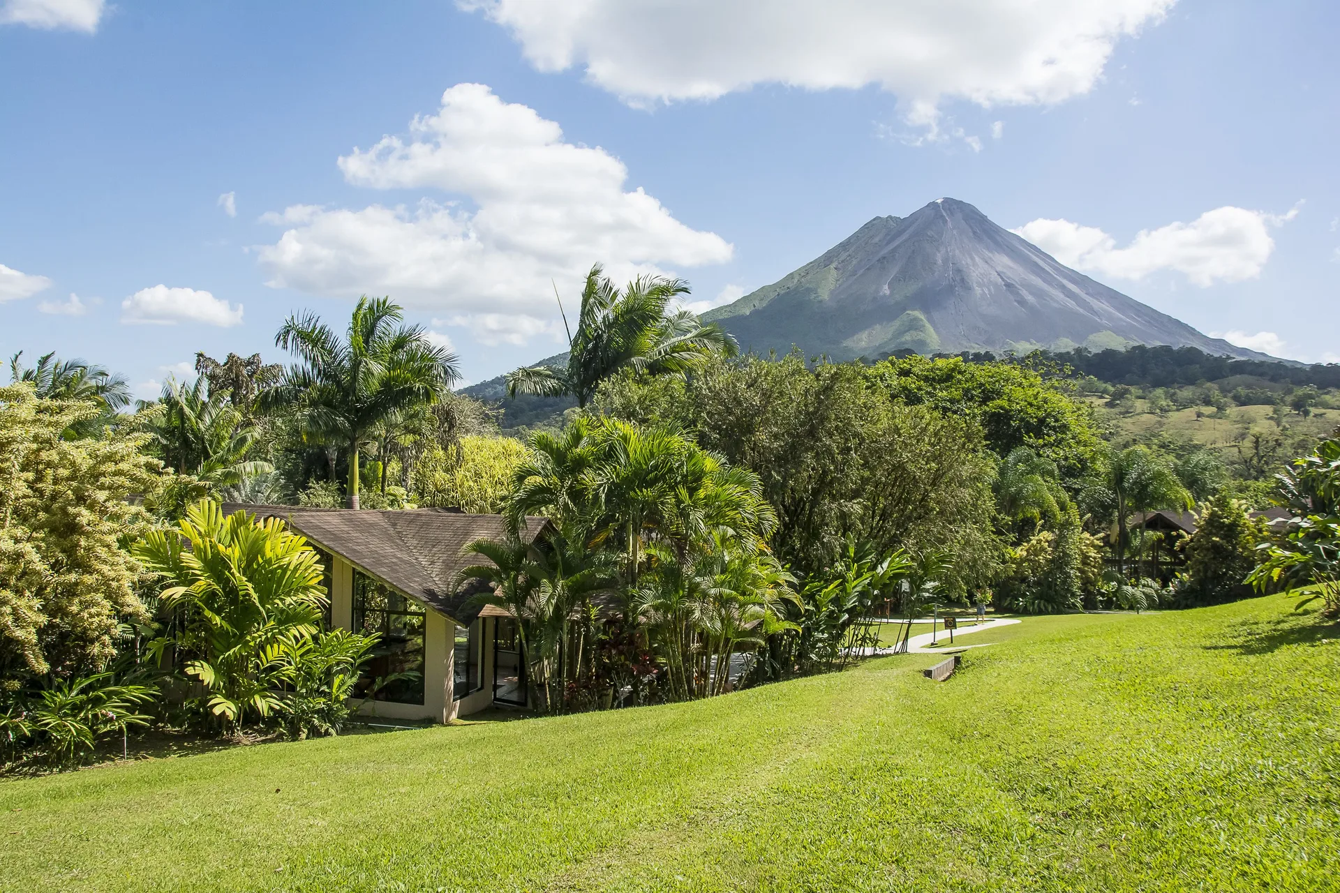 Arenal Paraíso Resort & Thermo Mineral Hot Springs family-friendly resort with volcano views