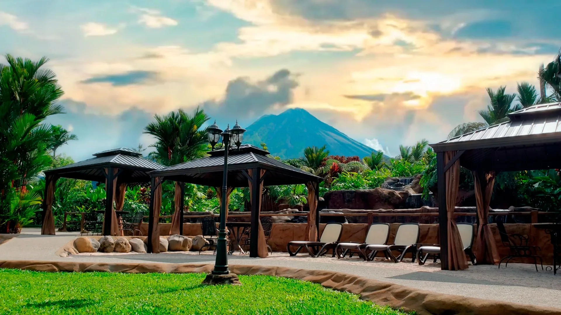 Volcano Lodge Hotel & Thermal Experience Arenal resort with gardens and thermal pools