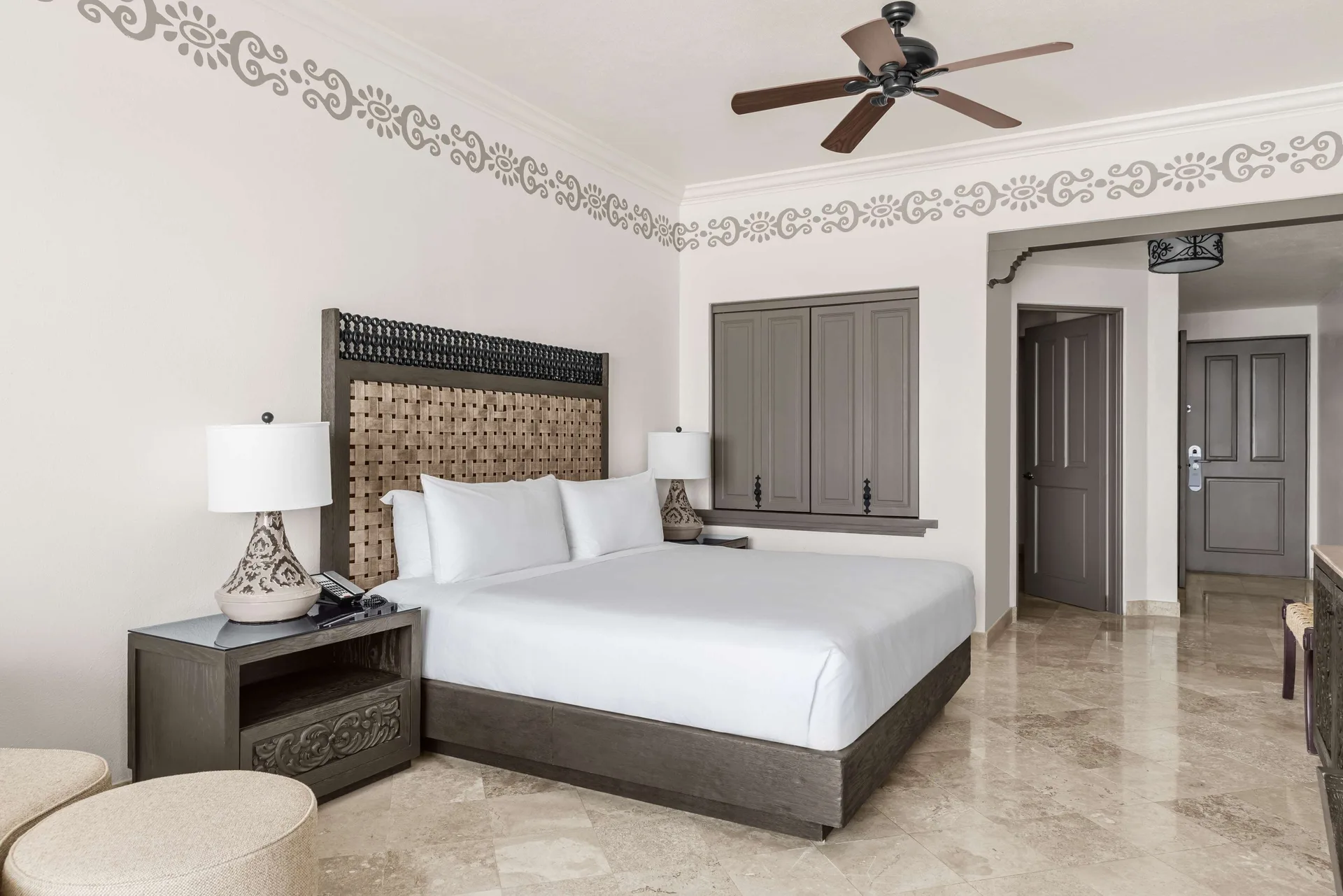 Deluxe Room Ocean View king bed and bedside lamps at Hilton Los Cabos.