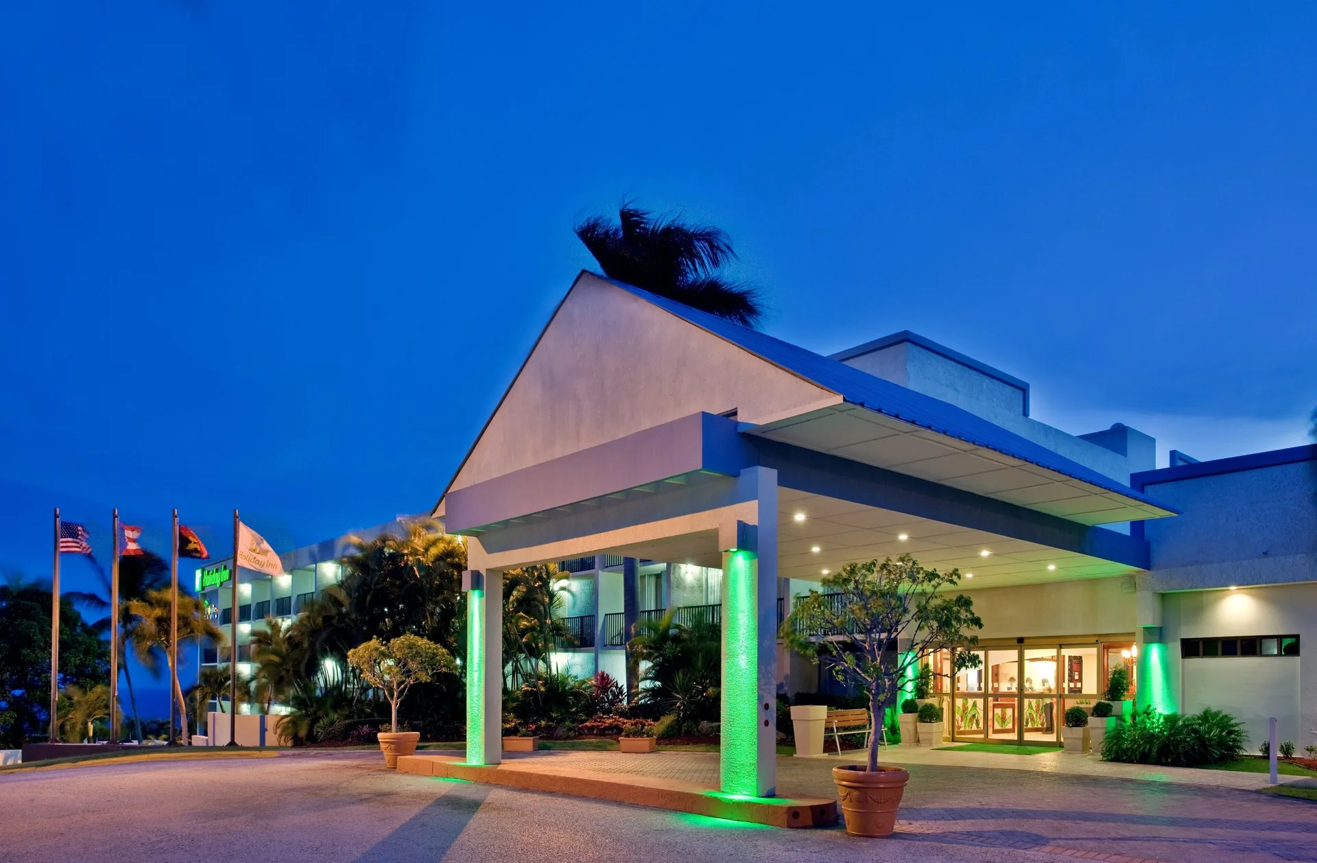 Holiday Inn Ponce & Tropical Casino hillside Ponce hotel with pool and casino gaming
