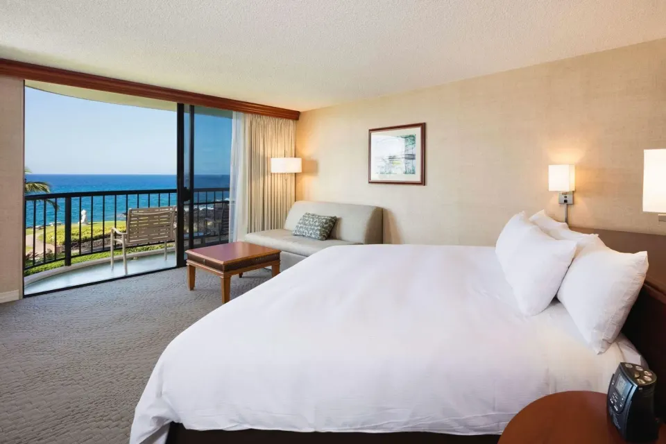 Ocean View Palace king bed room with balcony ocean view at Hilton Waikoloa Village.