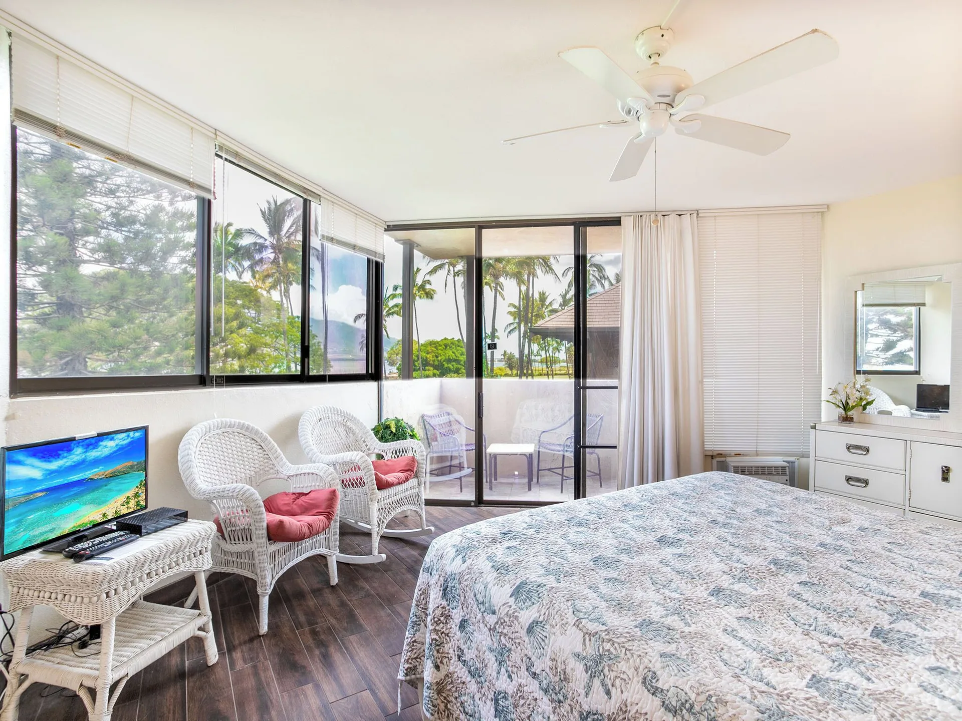 Maui Sunset by Maui Rental Group Kihei condo resort with oceanfront lawns and sunset views