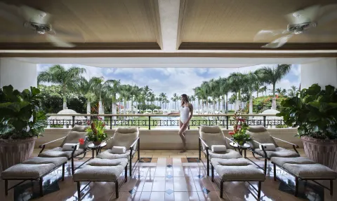 Covered relaxation terrace with cushioned loungers at Ho‘olei Villas at Grand Wailea.