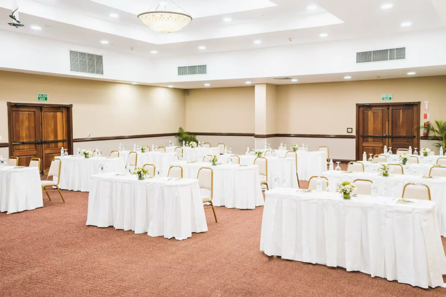 Royal Salon A Venue at Hodelpa Garden Suites Golf & Convention Center