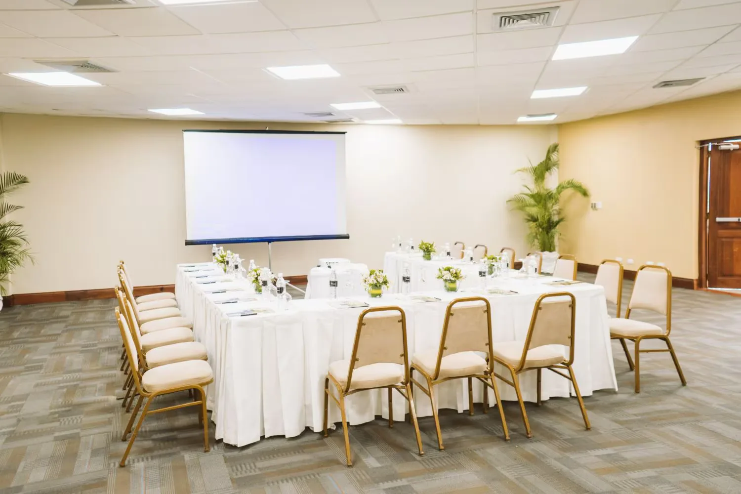 Royal Salon Venue at Hodelpa Garden Suites Golf & Convention Center