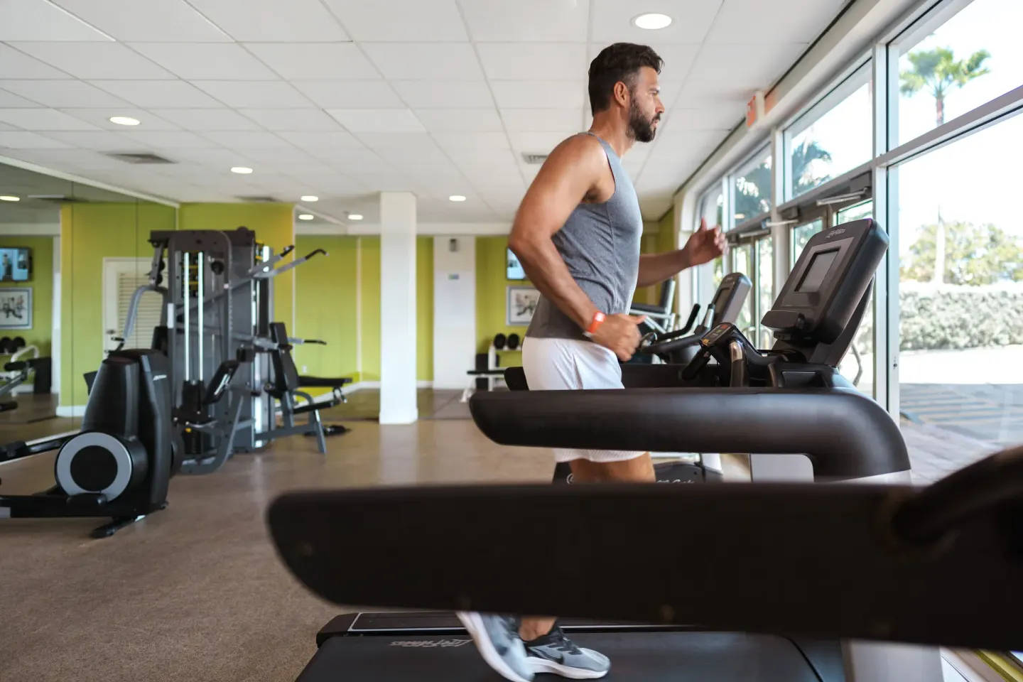 Man running on a treadmill in the fitness room at Holiday Inn Resort Aruba - Beach Resort & Casino.