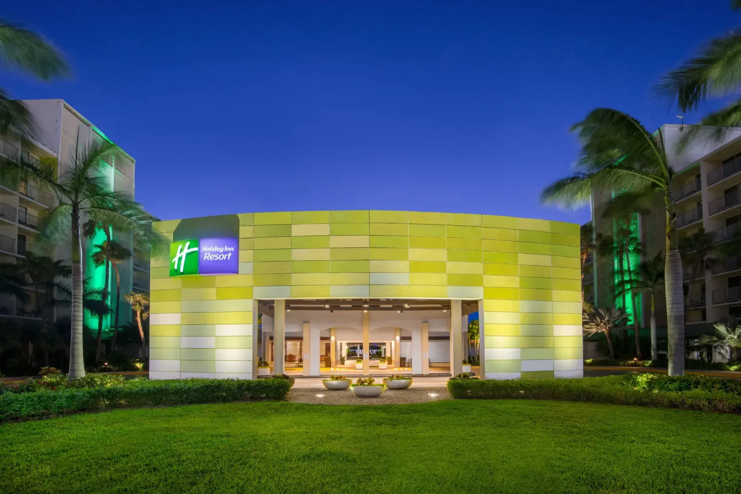 Illuminated resort entrance at night at Holiday Inn Resort Aruba - Beach Resort & Casino.