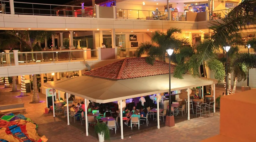 Palm Beach Plaza 1 Min Walk