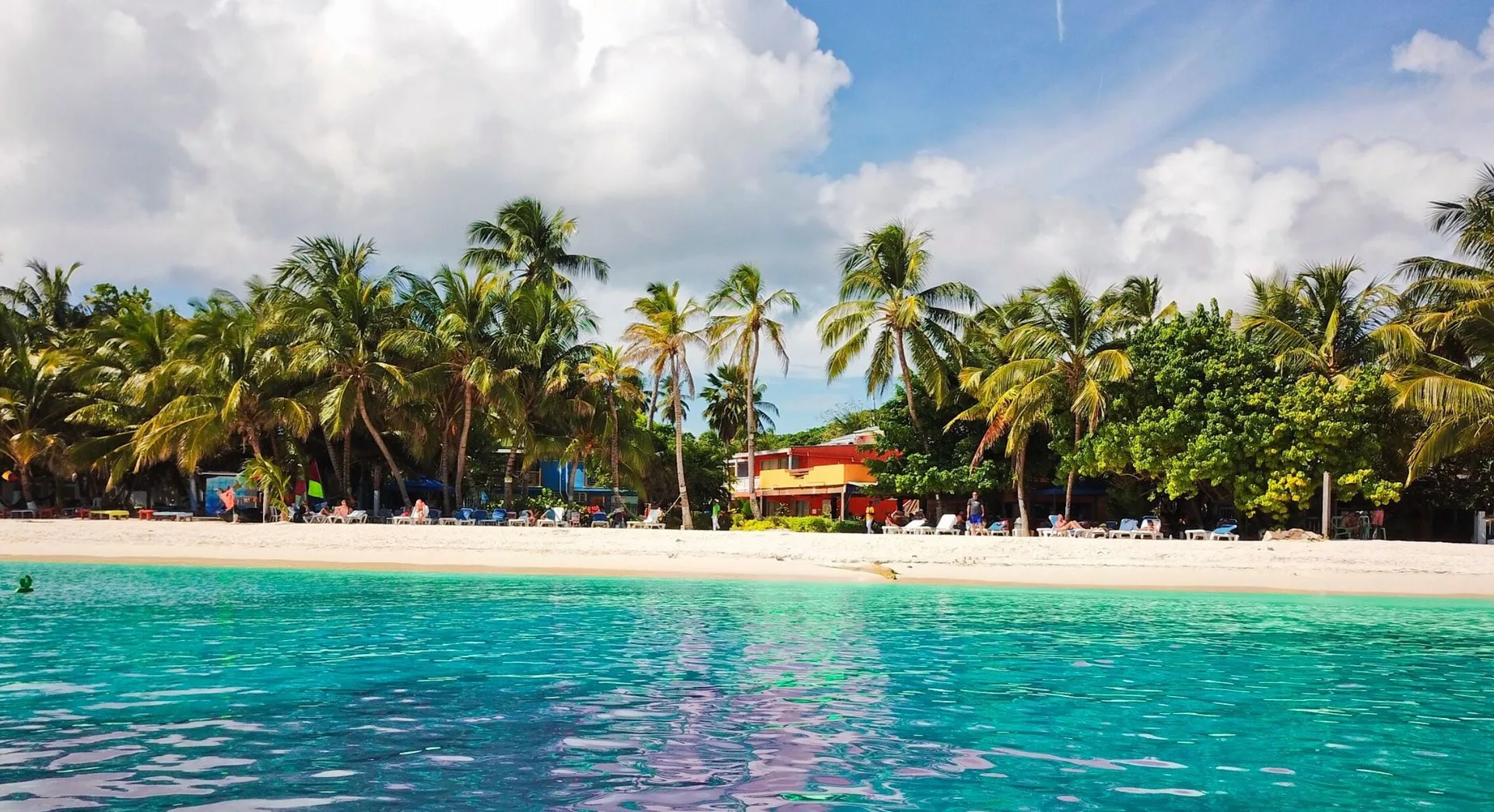 Cocoplum Beach Hotel relaxed beachfront property on San Andrés Island, Colombia with Caribbean views and laid-back island atmosphere.