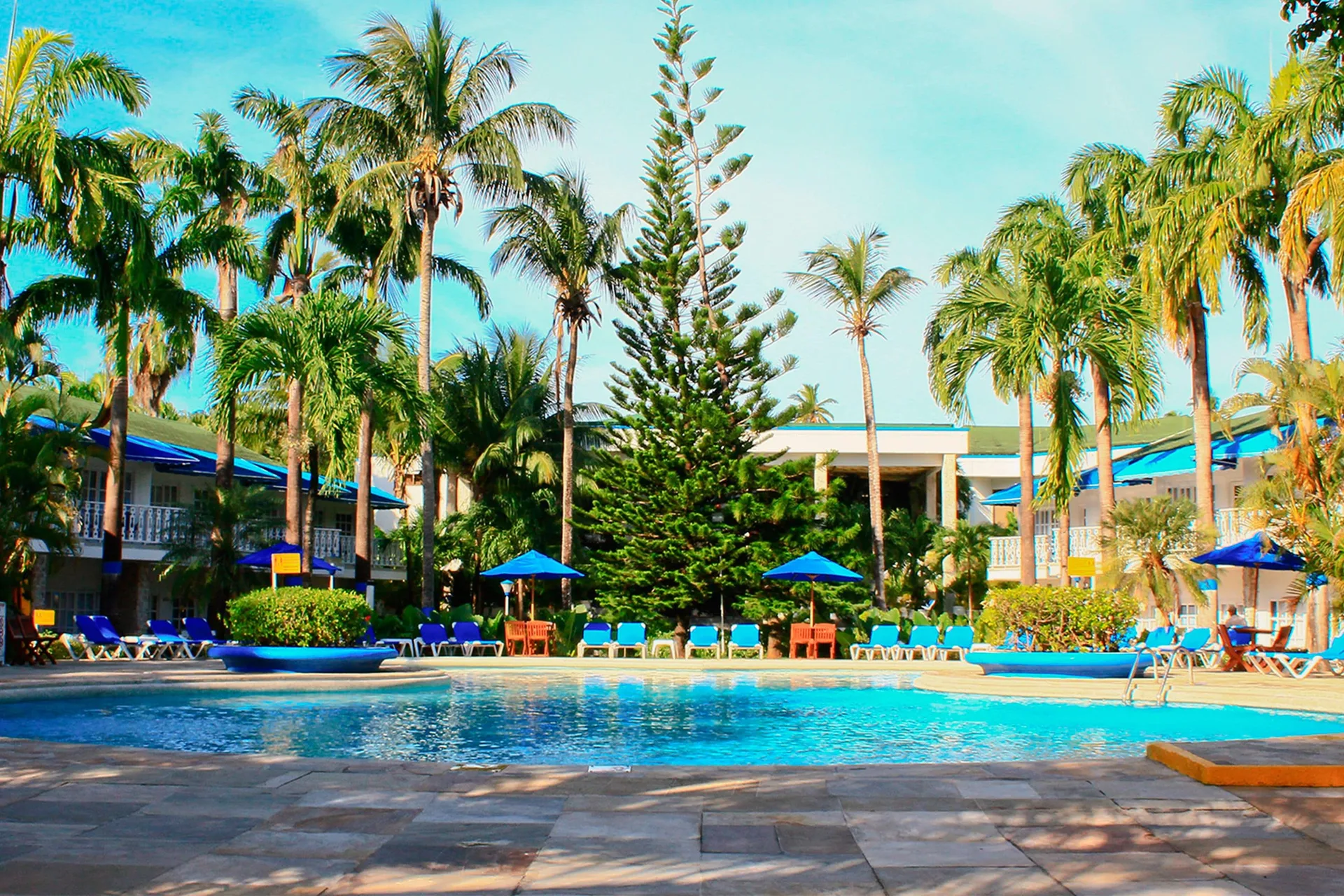 Decameron Marazul all-inclusive resort in San Andrés Island, Colombia with tropical grounds and Caribbean beach setting.