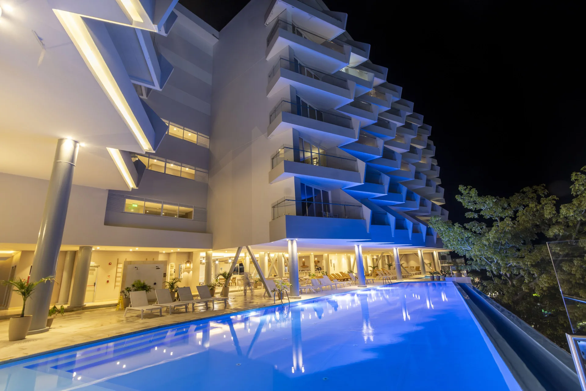 Grand Sirenis San Andres upscale island resort with modern rooms and Caribbean vacation style