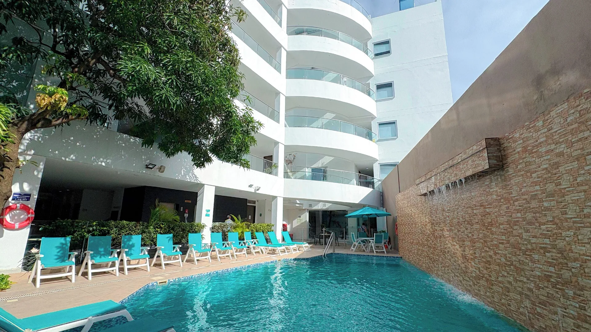 Hotel Portobelo Plaza las Ámericas San Andres central hotel with modern rooms and city access