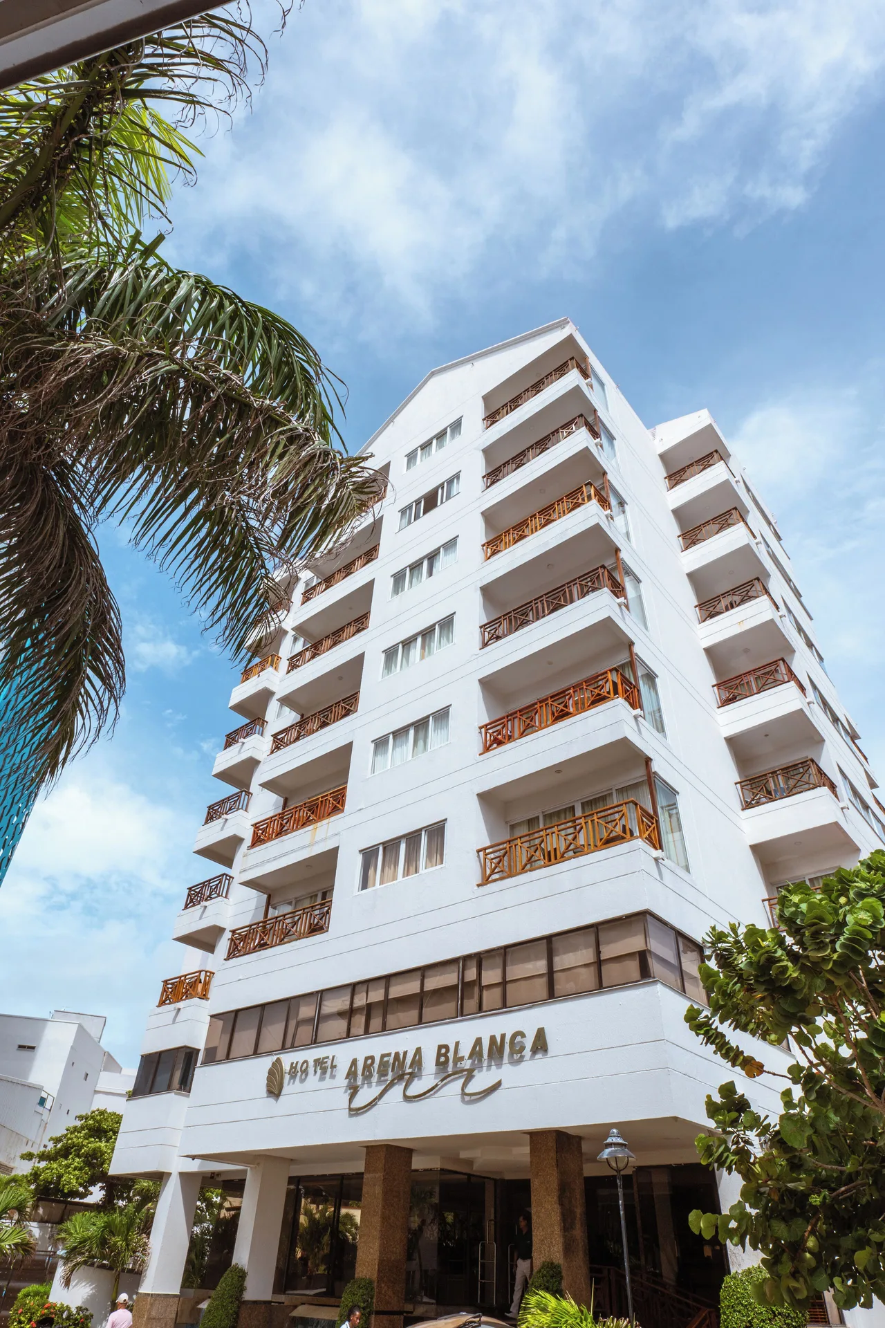 Angled view of the white entrance tower and balconies at Hotel Arena Blanca.