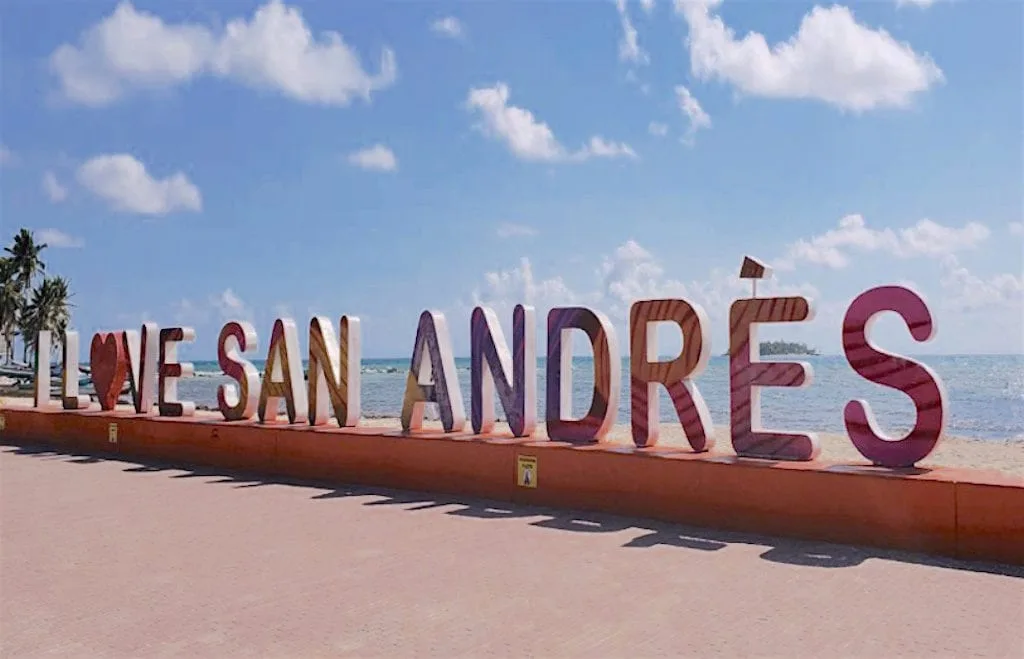 Letrero I Love San Andres 5 Min Drive