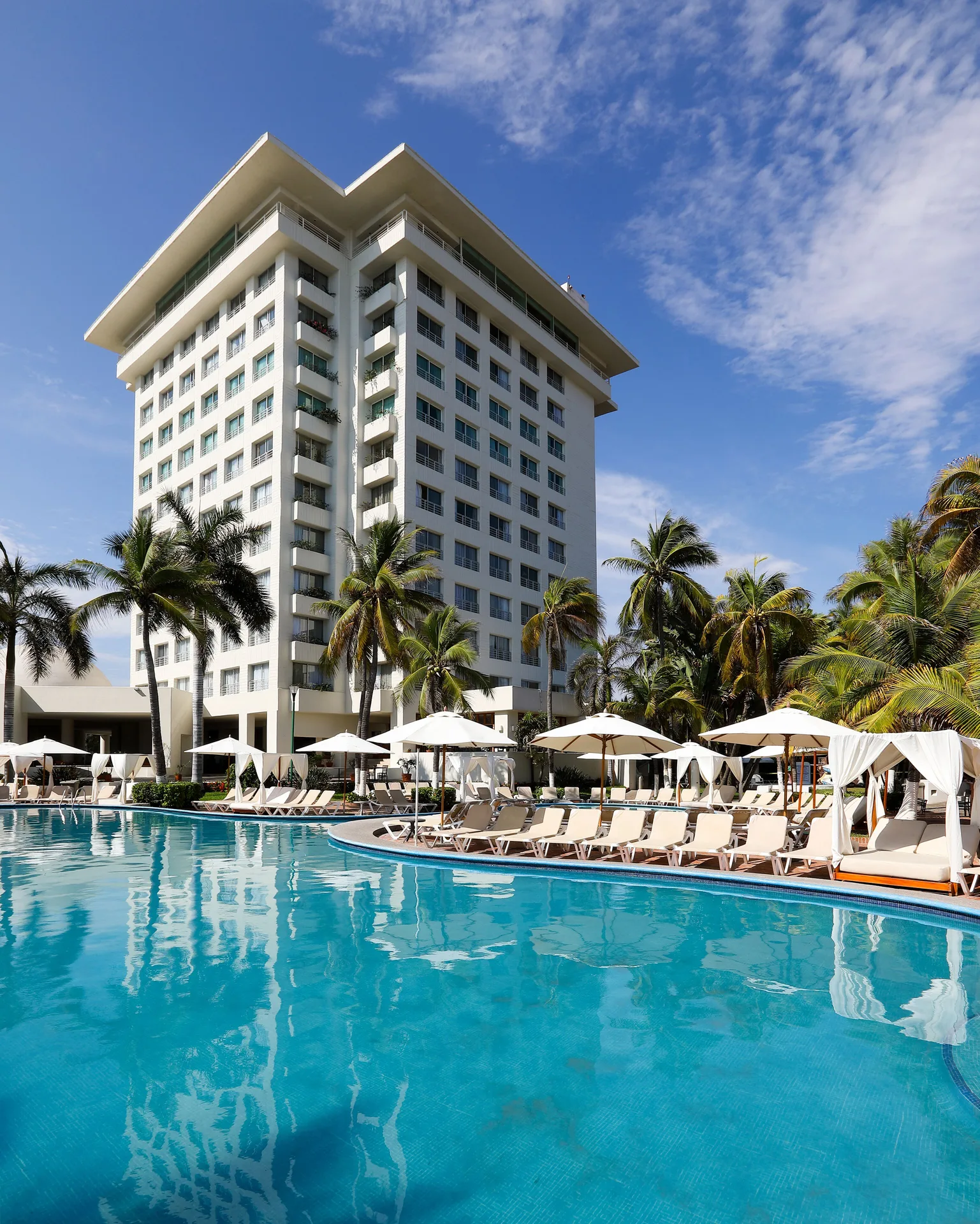 Emporio Ixtapa beachfront resort with optional all-inclusive plan and Playa El Palmar location