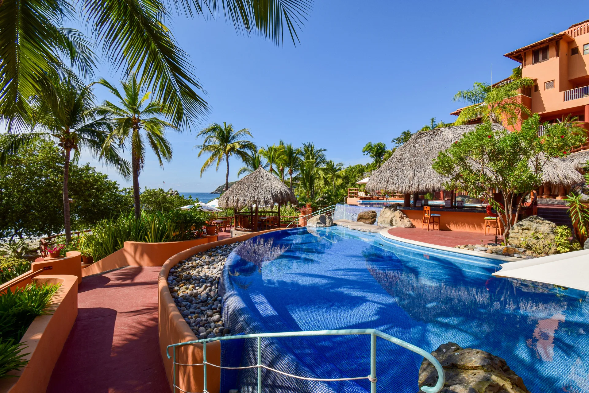 Hilton Grand Vacations Club Zihuatanejo beachfront resort with villa-style stays and bay views