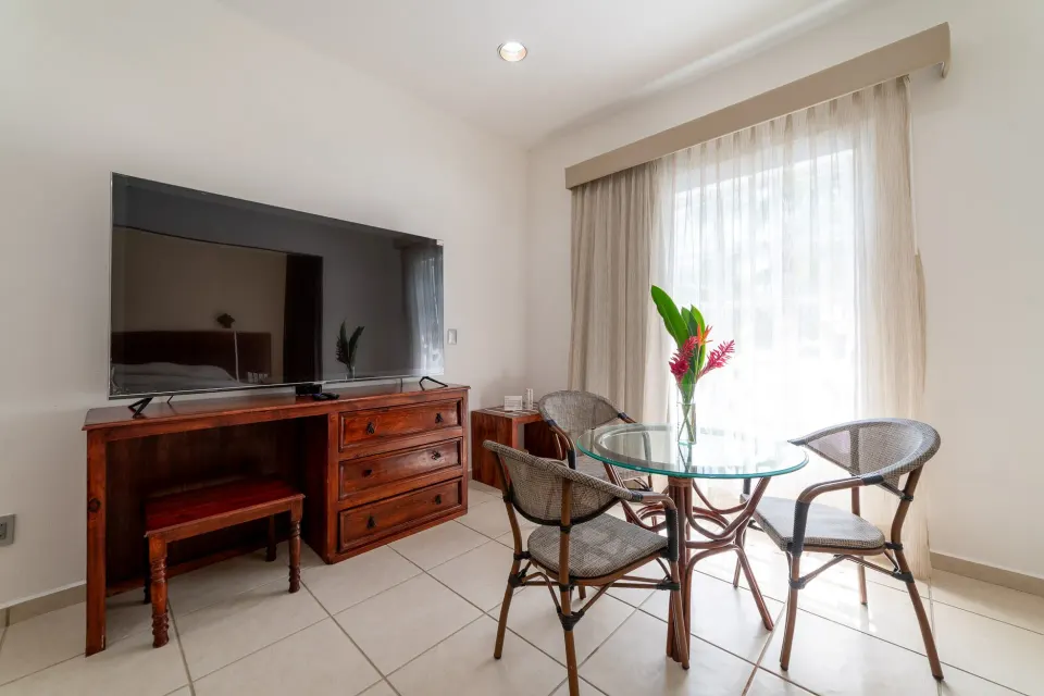 Master Suite Room Official 4