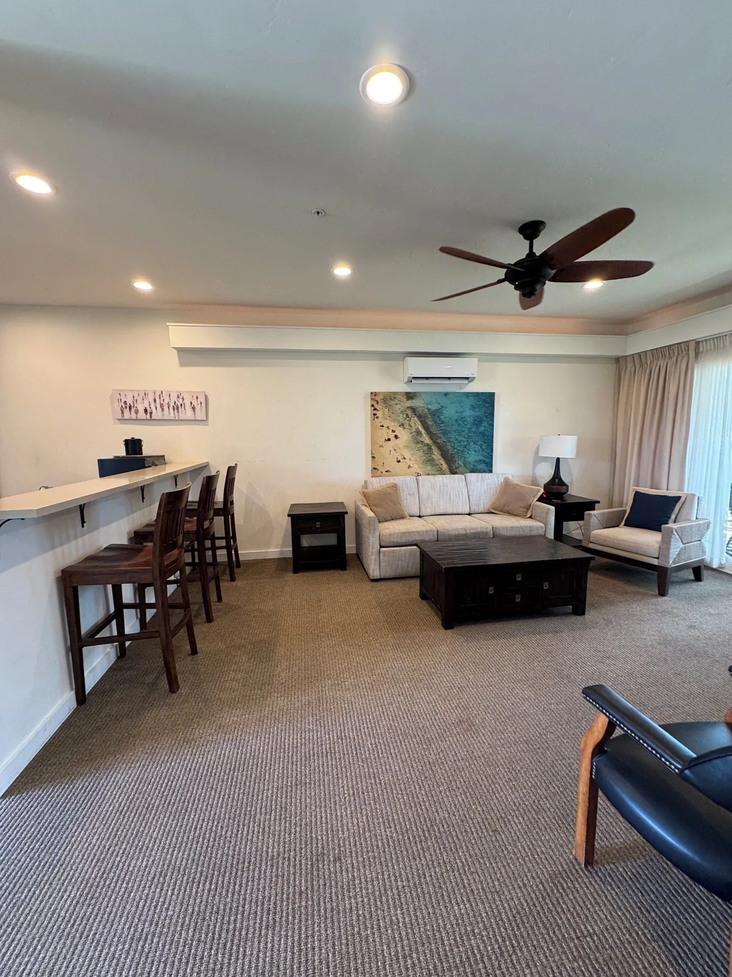 Premium Suite living area with sofa, breakfast bar and armchairs at Hotel Coral Reef.