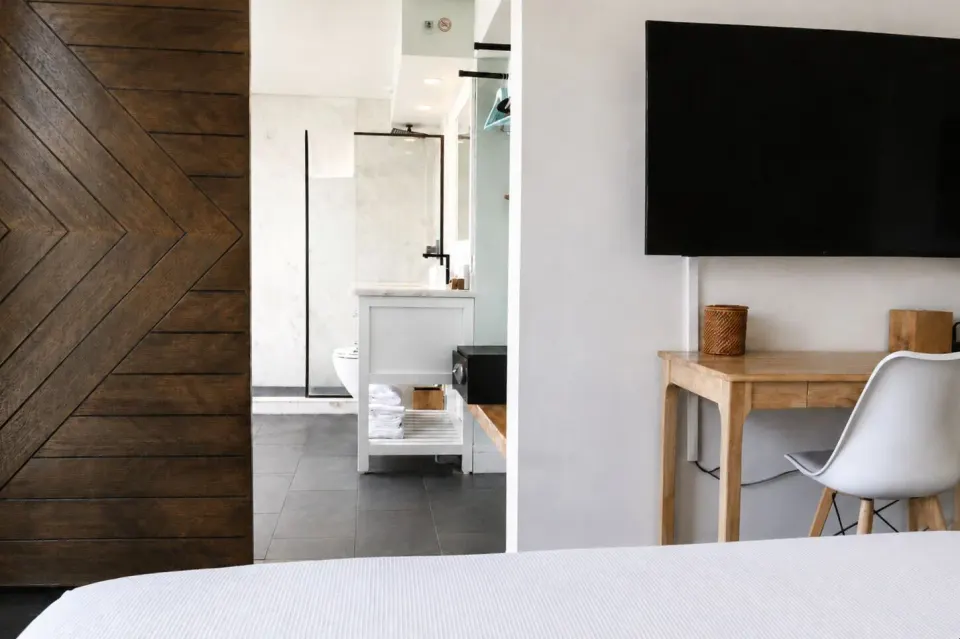 Penthouse Hoku Terrace Oceanview room with bed, desk, TV and bathroom at Hotel La Croix.