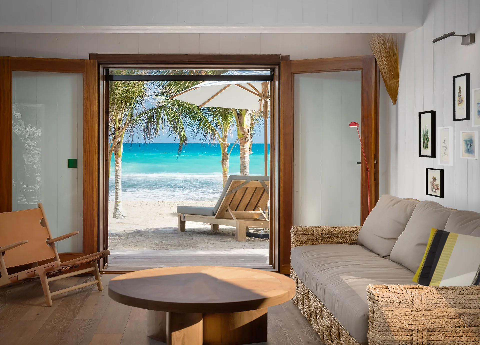 Beachside Suite lounge with sofa and beach view at Hotel Manapany.