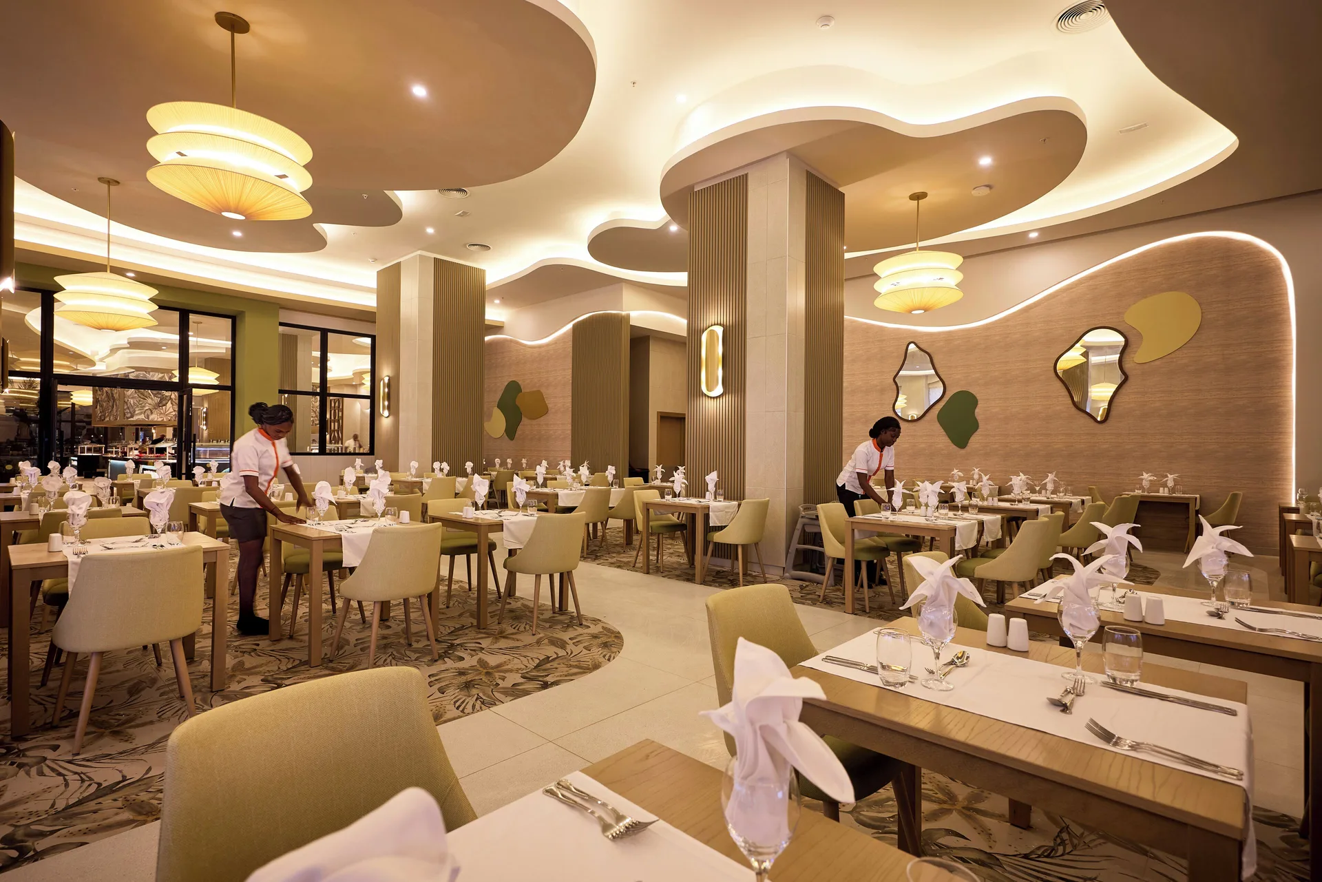 Large buffet-style dining room with set tables at Hotel Riu Palace Aquarelle.