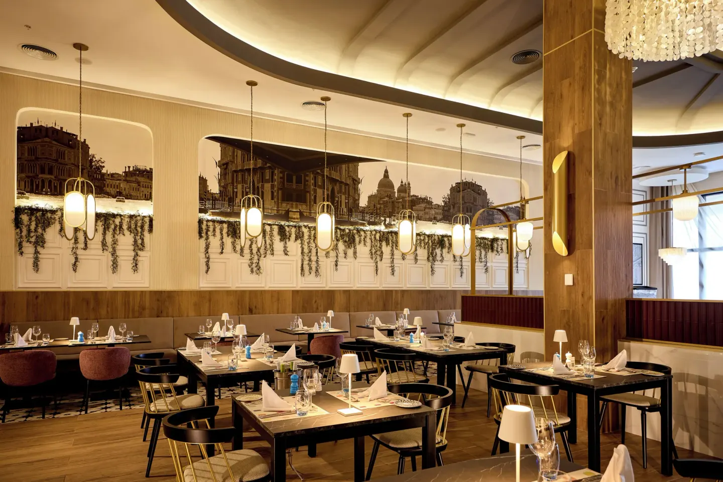 Italian-style dining room with set tables at Hotel Riu Palace Aquarelle.