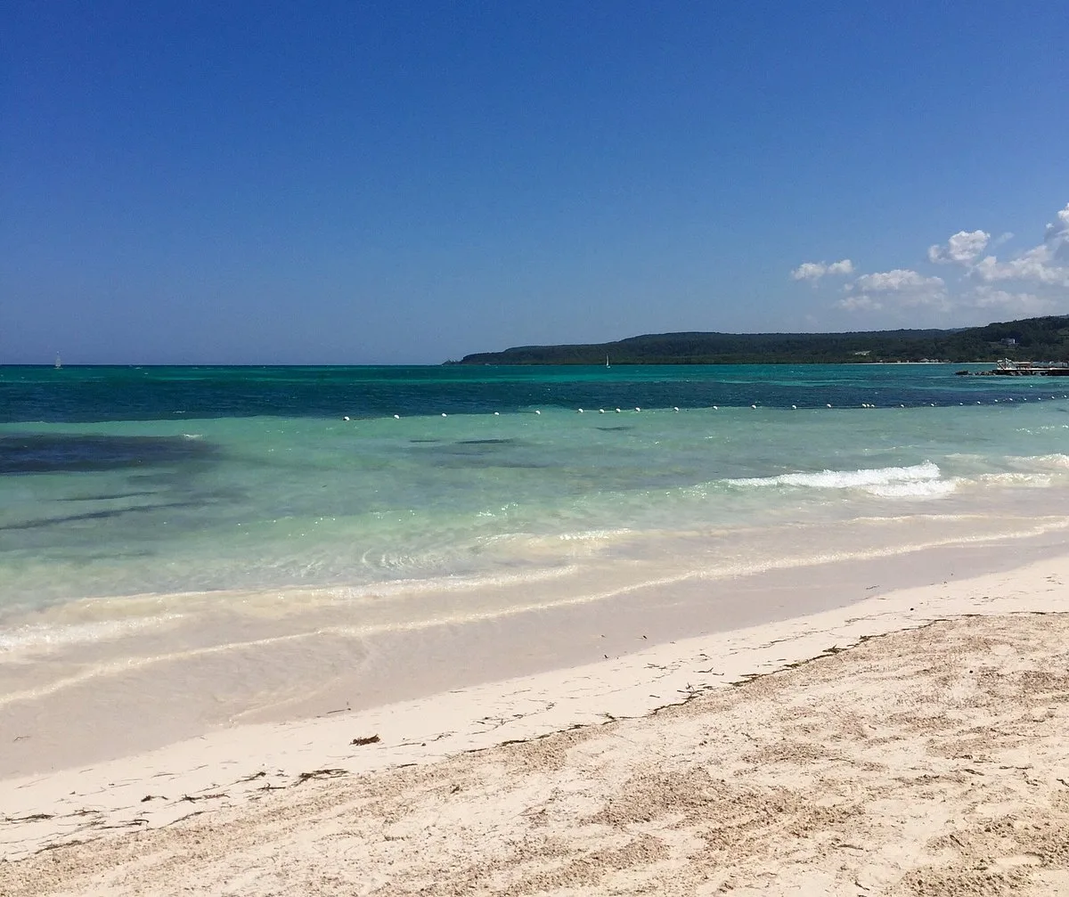Blue Waters Beach Club 10 Min Drive