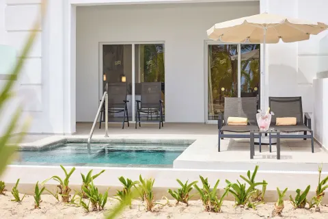 Elite Club Swim-up Suite patio with plunge pool and umbrella at Hotel Riu Palace Bavaro.