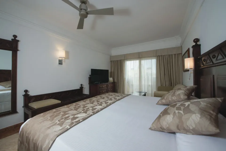 Ocean View room with king bed and TV at Hotel Riu Palace Cabo San Lucas.