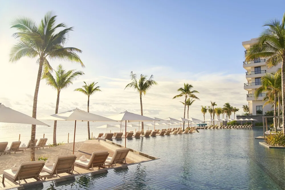 Waldorf Astoria Riviera Maya luxury beachfront resort with private villas and refined service along the Riviera Maya coastline.