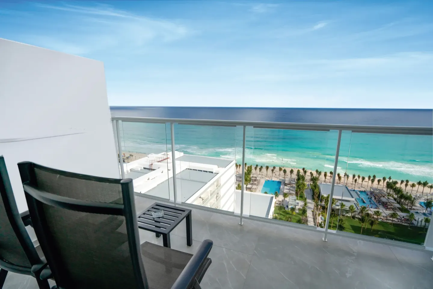 Ocean-view balcony of a Junior Suite Ocean View Elite Club at Hotel Riu Palace Kukulkan.