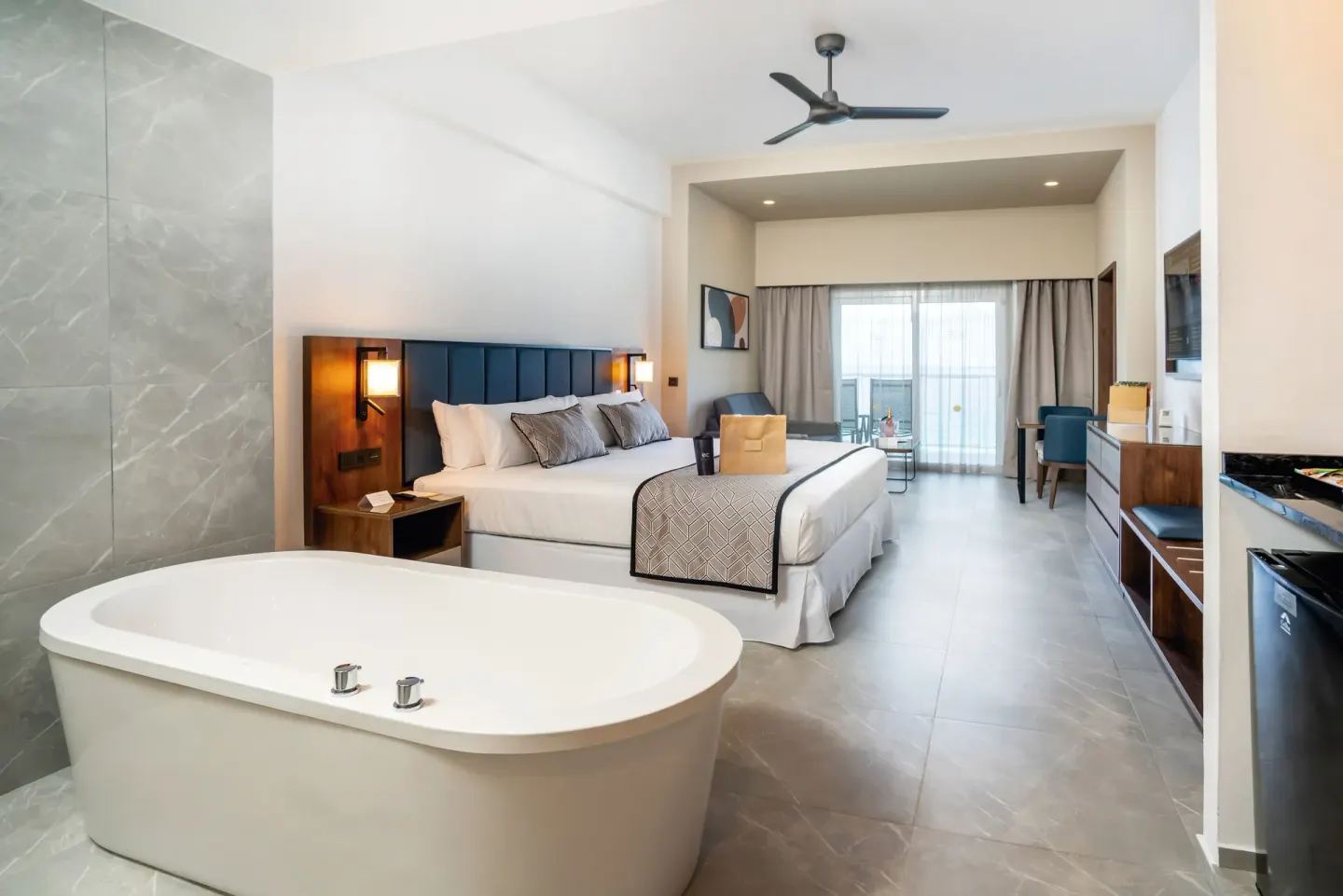 Junior Suite Ocean View Elite Club room with tub and king bed at Hotel Riu Palace Kukulkan.