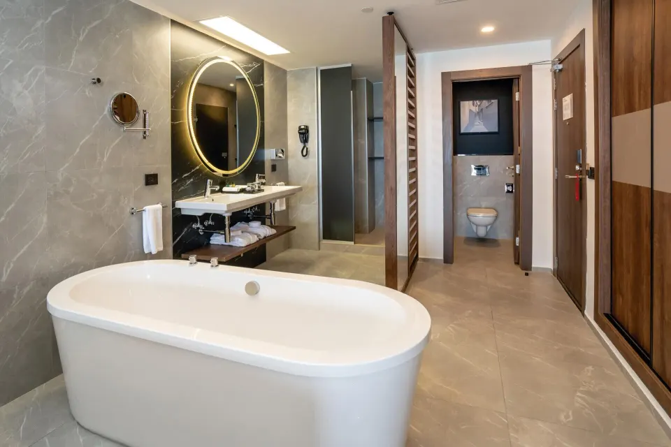 Junior Suite Ocean View bathroom with oval tub and vanity at Hotel Riu Palace Kukulkan.