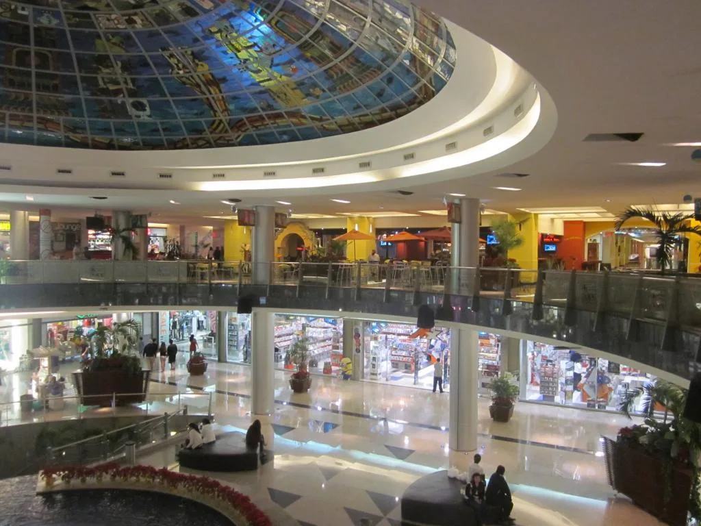 Kukulcan Plaza Shopping Mall 5 Min Walk