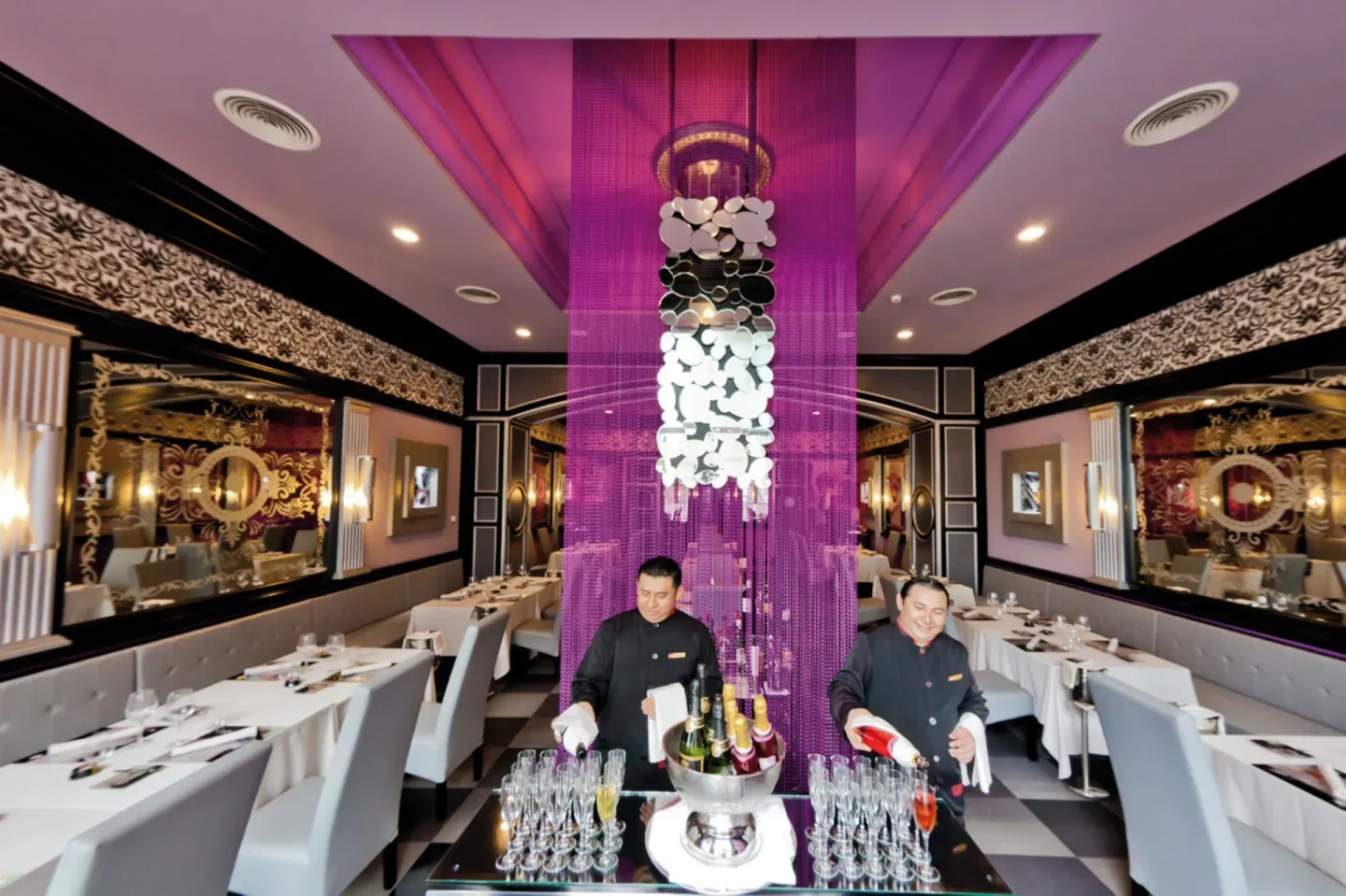 Elegant dining room with a champagne station at Hotel Riu Palace Las Americas.