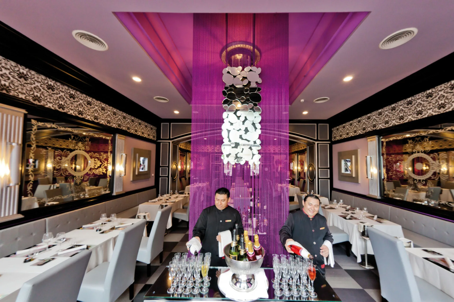 Elegant dining room with a champagne station at Hotel Riu Palace Las Americas.