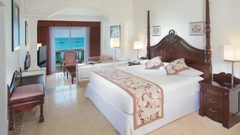 Ocean View Jacuzzi Suite Official 3