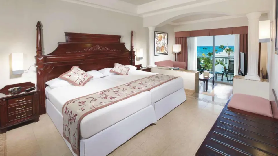 Ocean View Jacuzzi Suite Official 5