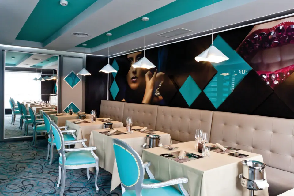 Turquoise and black fine-dining room with banquet seating at Hotel Riu Palace Mexico