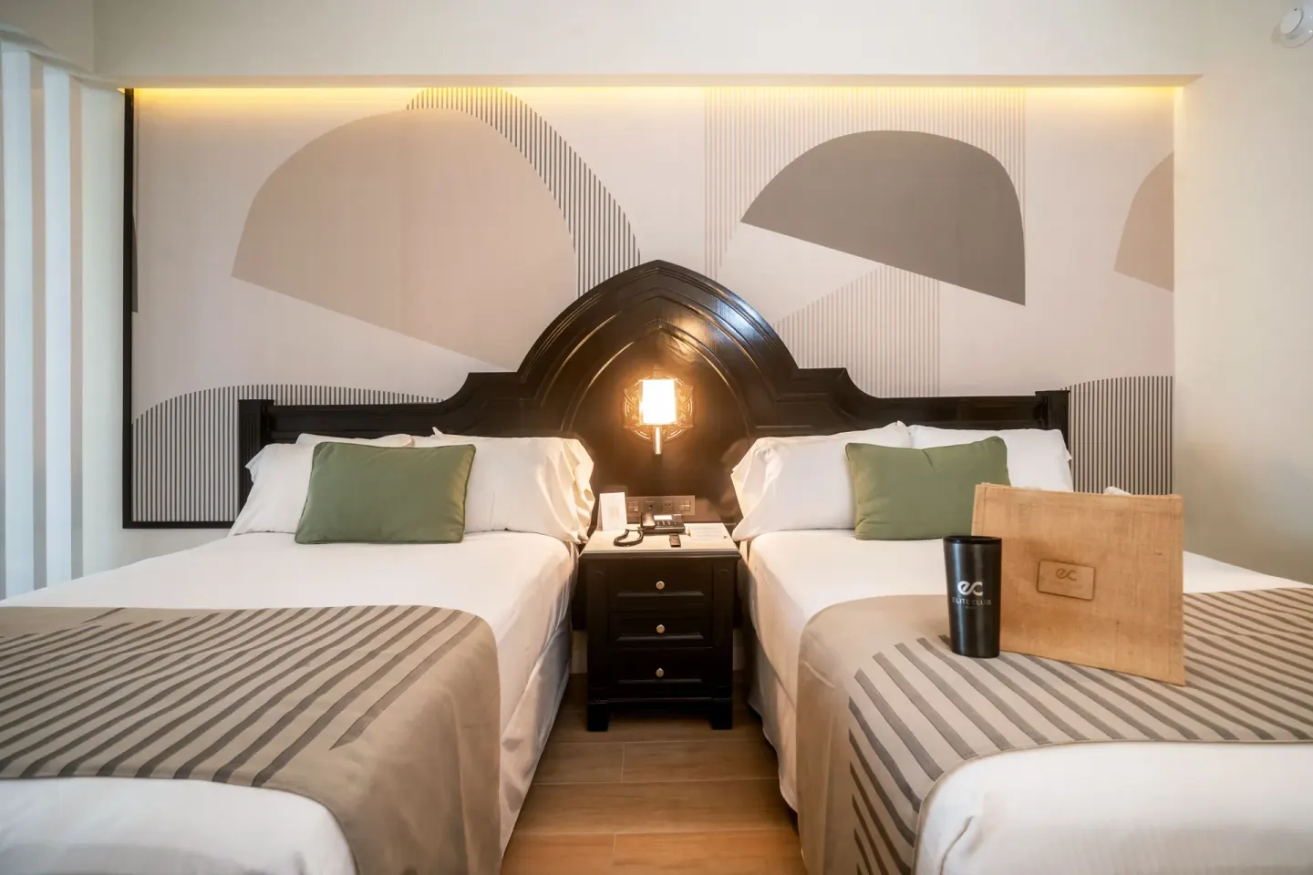 Junior Suite Ocean View two beds with shared nightstand at Hotel Riu Palace Pacifico.