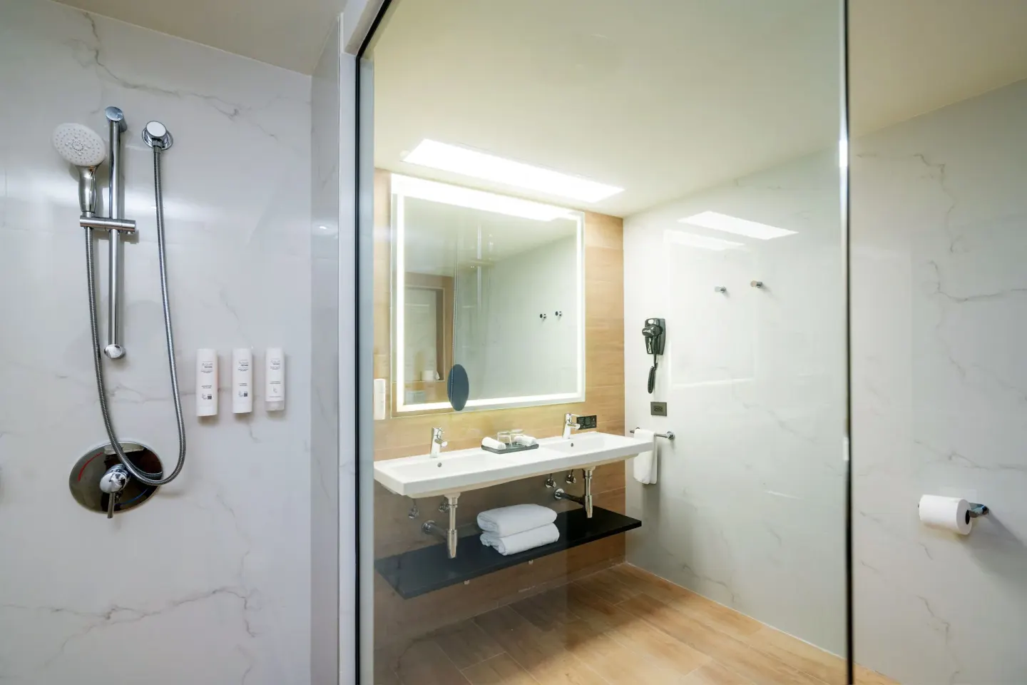 Junior Suite bathroom shower and vanity mirror at Hotel Riu Palace Pacifico.