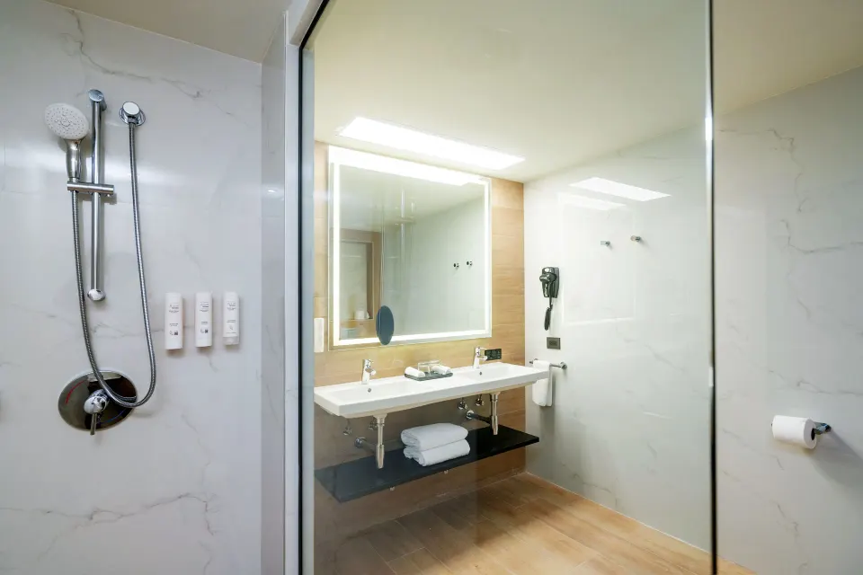 Junior Suite bathroom shower and vanity mirror at Hotel Riu Palace Pacifico.