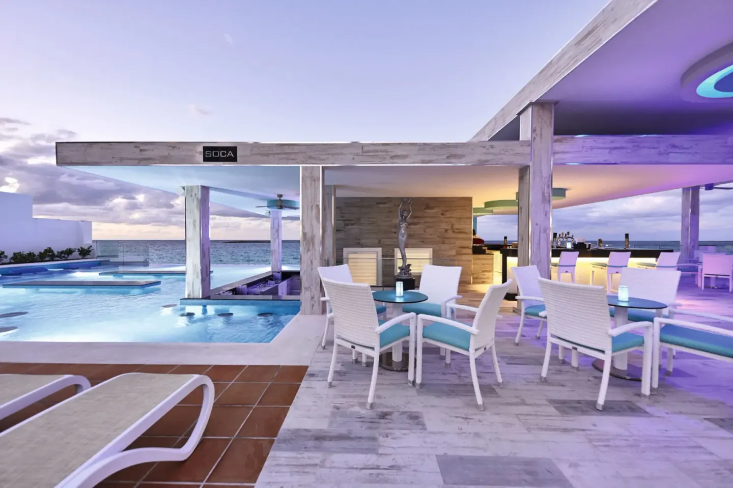 Soca poolside bar seating and pool at Hotel Riu Palace Paradise Island.