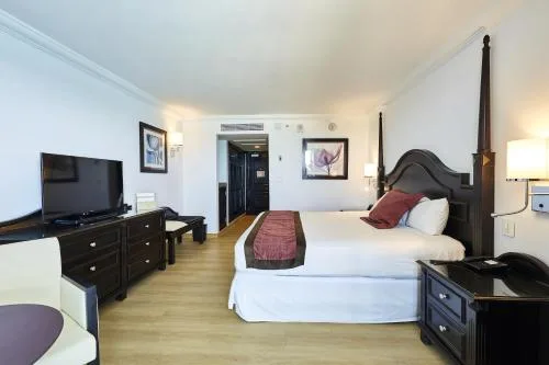 2 Bedroom Junior Suite Ocean View bedroom facing the entry at Hotel Riu Palace Paradise Island.