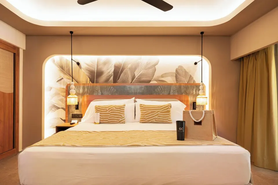 Front view of the king bed in an Elite Club Suite Ocean View at Hotel Riu Palace Peninsula.