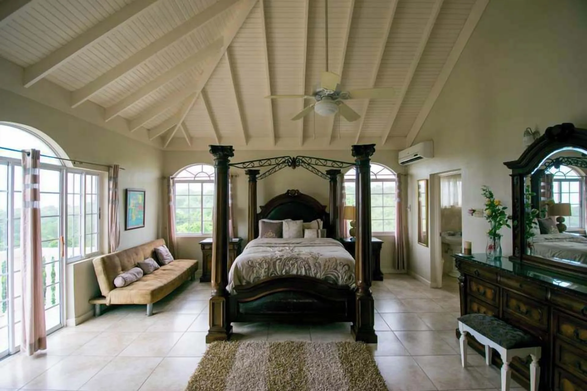 Retreat Guesthouse Luxury Suites resort