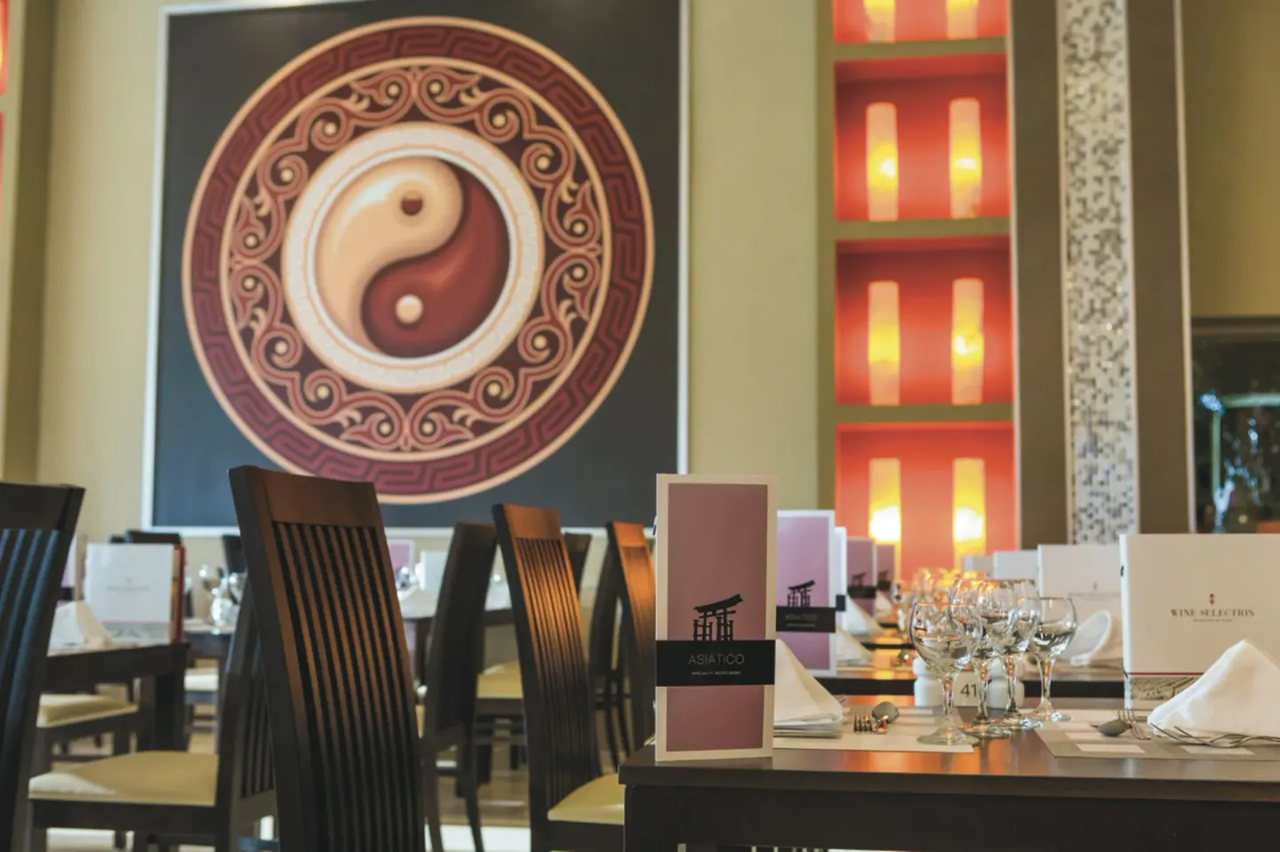 An Asian-themed dining room with a yin-yang wall mural at Hotel Riu Republica.