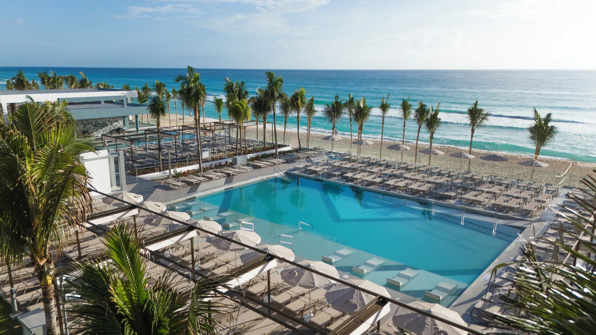 Hotel Riu Ventura all-inclusive resort in Playa del Carmen with beachfront pool, ocean loungers, and Caribbean beach access.